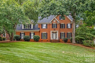 Building Photo - 9033 Pennyhill Dr