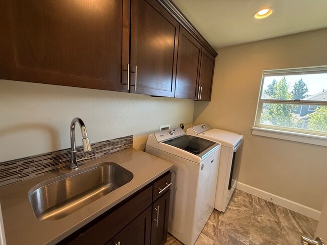 Building Photo - 3120 NE Marea Dr