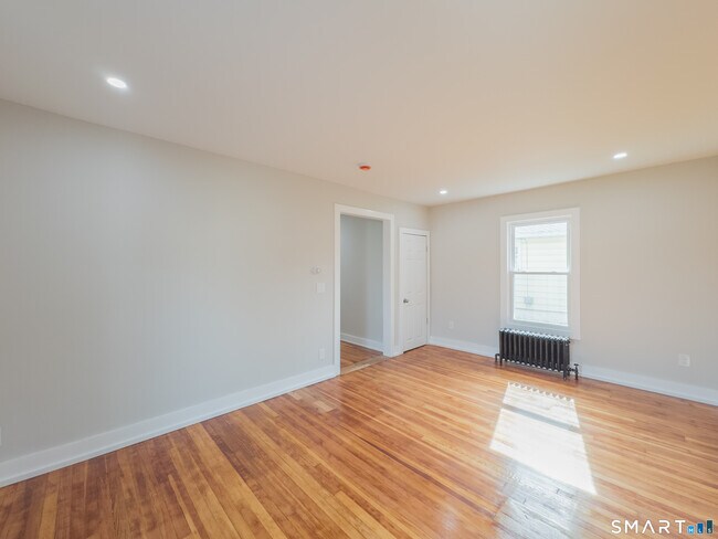 Building Photo - 316 Tyler St