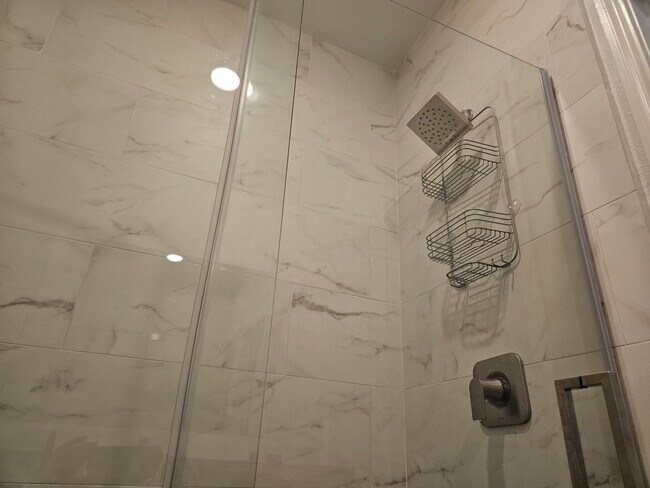 Building Photo - 702 5th St