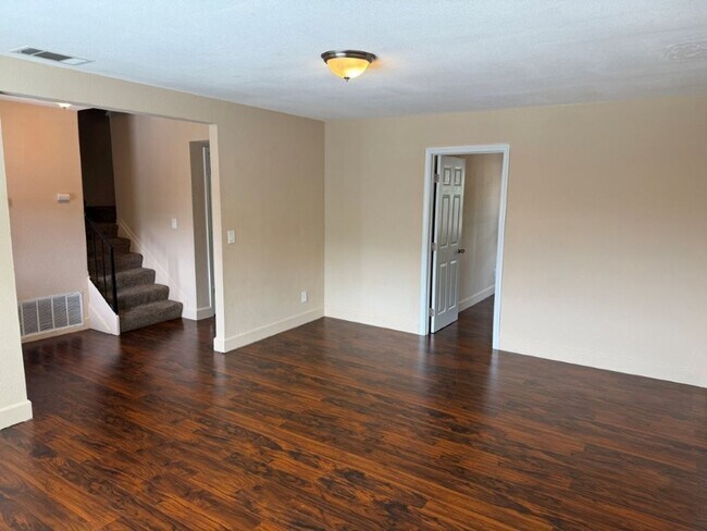 Building Photo - Unique 5 Bedroom 2 Story w/ Solar Suisun *...