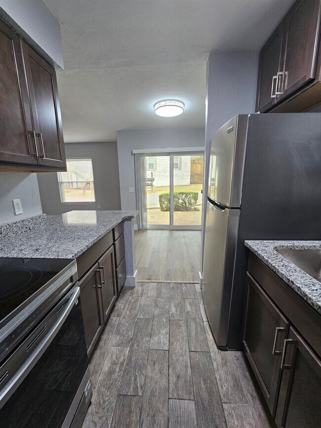 Building Photo - 1530 Live Oak Dr