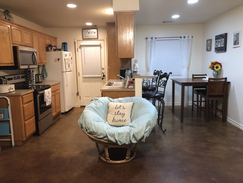 Building Photo - 2146 Cedar Vly