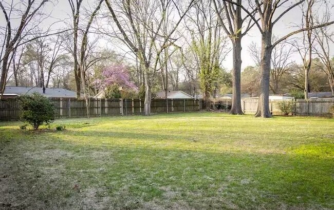 Building Photo - 2107 Oakmont St