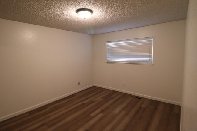 Building Photo - 6347 N Laureen Ave