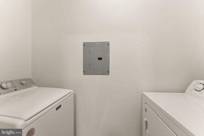 Building Photo - 20453 Chesapeake Square