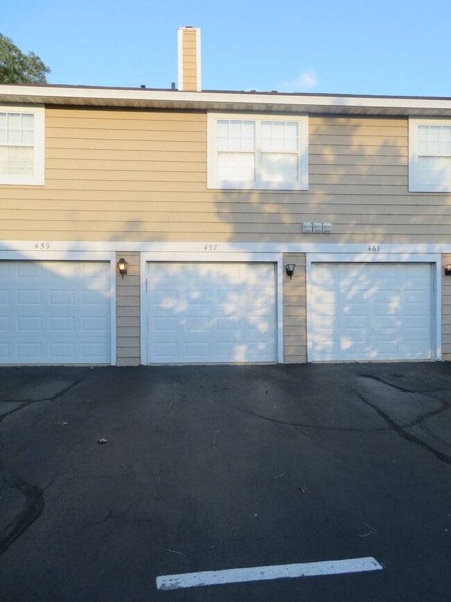 Building Photo - 457 N Cambridge Dr
