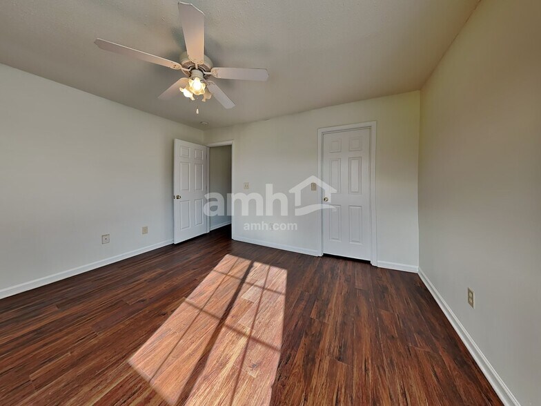 Building Photo - 1066 Bridgend Dr