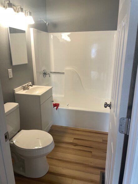 Bath - 306 E Fischer St