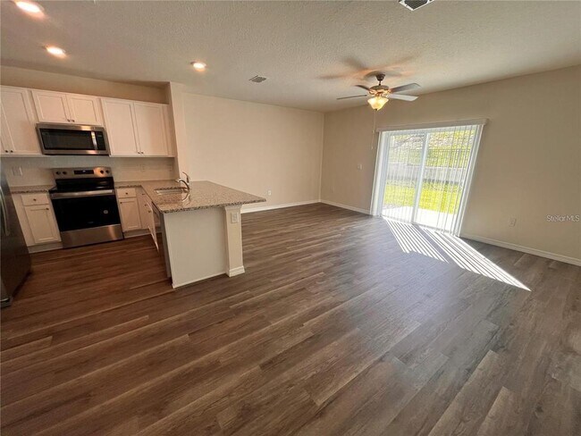 Building Photo - 1266 Balsam Dr