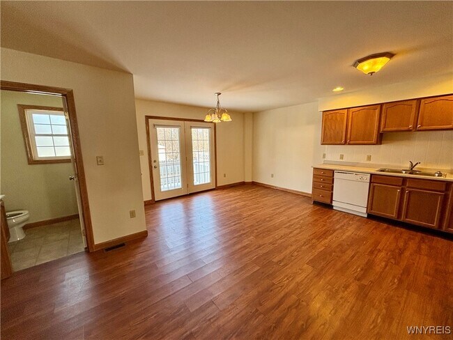 Building Photo - 1696 Orchard Park Rd