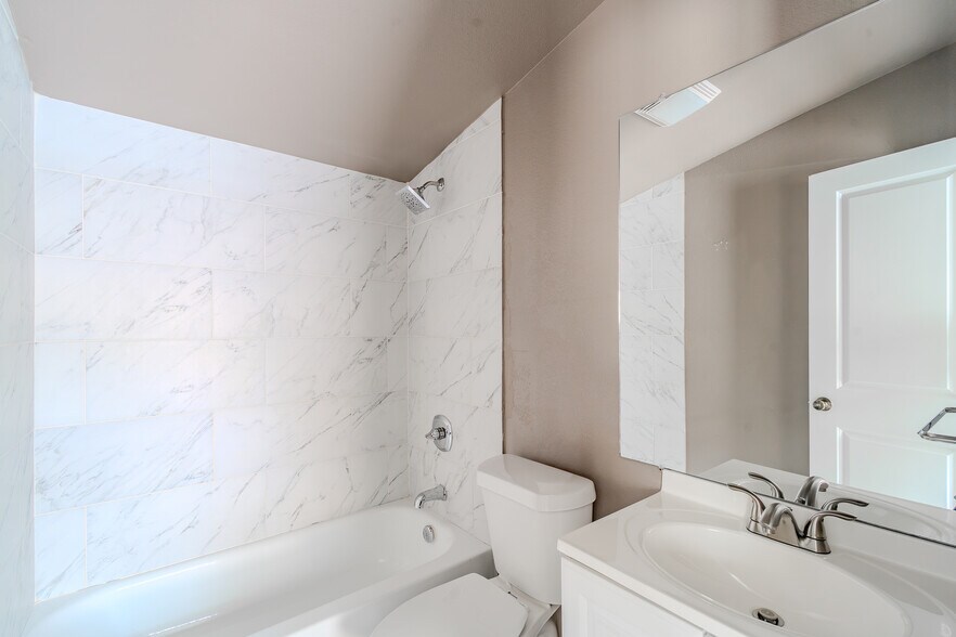 Building Photo - 5641 Kimber Ln