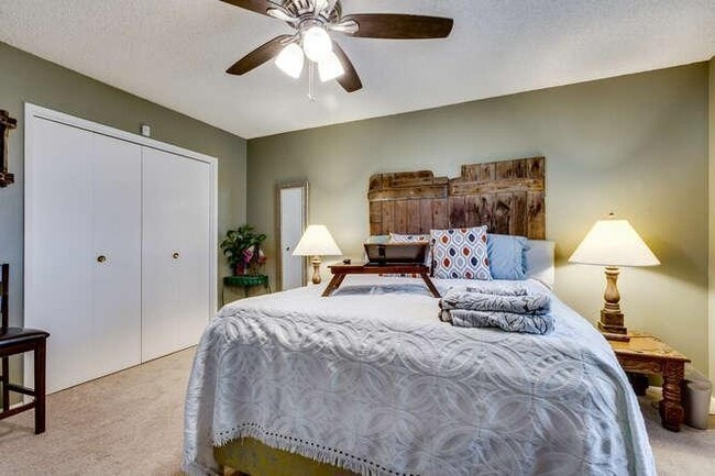 Building Photo - 12602 N 105th Ave