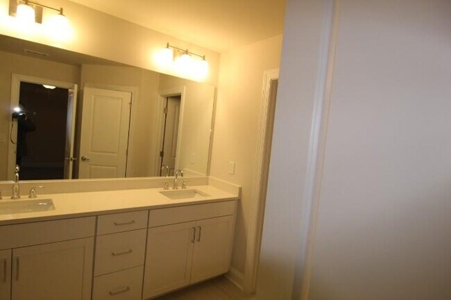 Building Photo - 1329 Rosen Rd