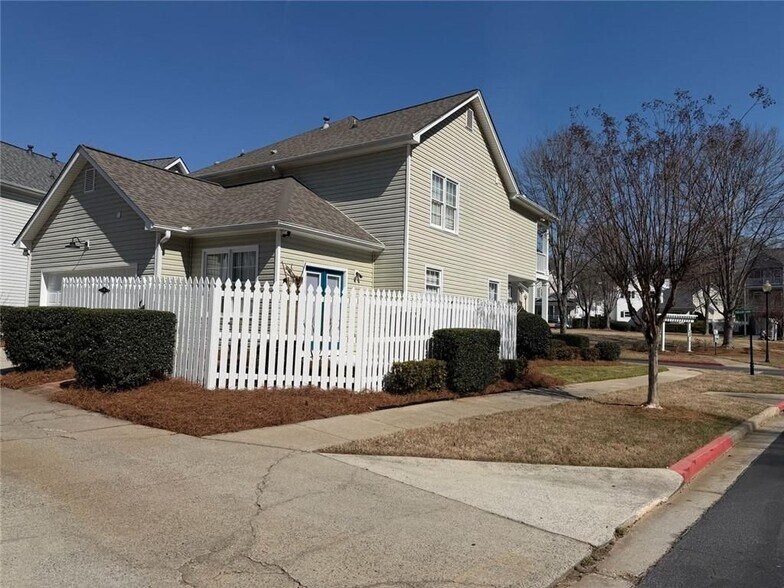 Building Photo - 2332 Trellis Ln SE
