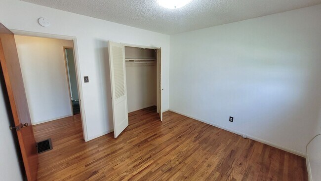 Building Photo - 1 Bed 1 Bath House Available Now!