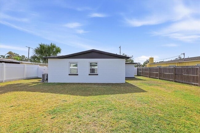 Building Photo - 2521 W Minnehaha St