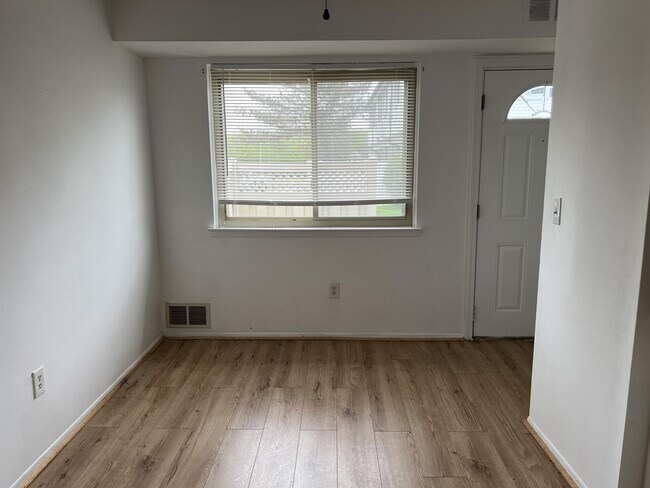 Building Photo - 24891 Mayfair St