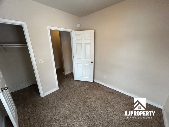 Building Photo - 214 W Russell St