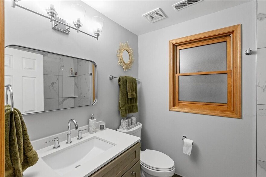 Building Photo - 2033 W Huron St