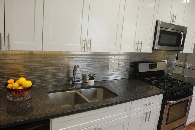 Building Photo - 4606 Wally Ave