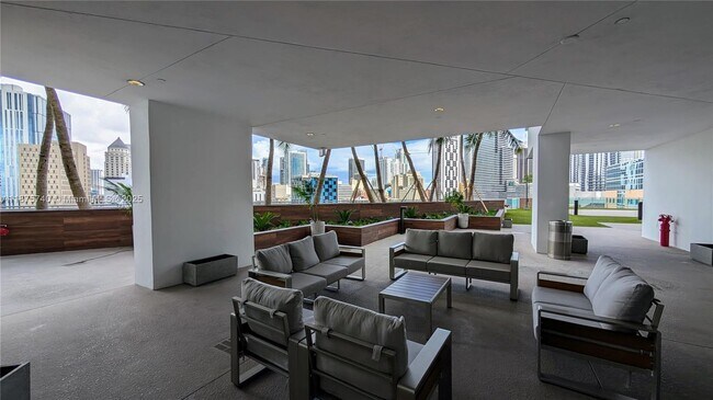 Building Photo - 350 S Miami Ave