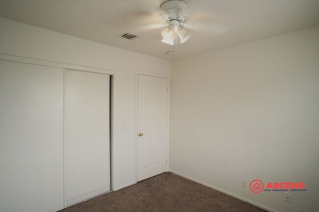 Building Photo - Beautiful 3 bedroom home in Northwest Bakersfield!!