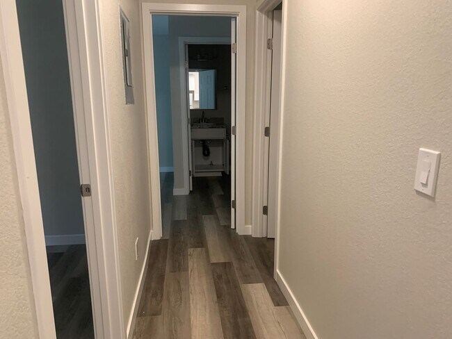 Building Photo - Downstairs 2 bed 2 bath brand new condo wi...