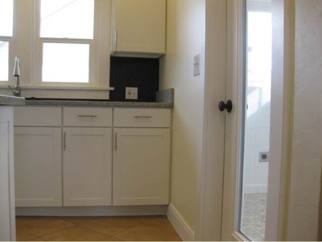 Building Photo - 554 E Commonwealth Ave