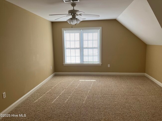 Building Photo - 333 Daisy Ln