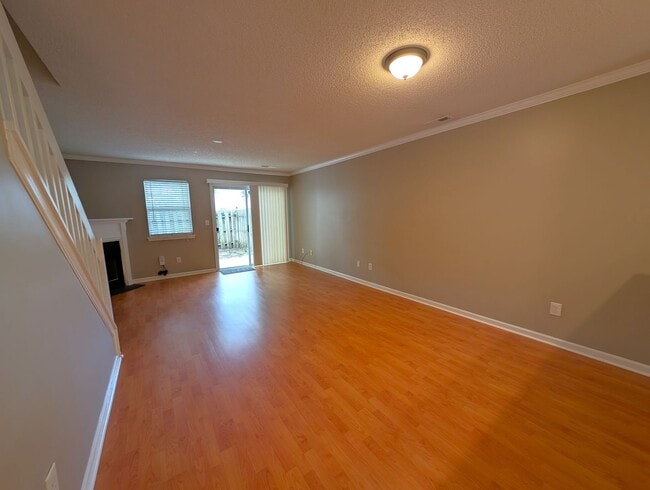 Building Photo - Charming, townhome located in the Bennington Place Community in Charlotte!