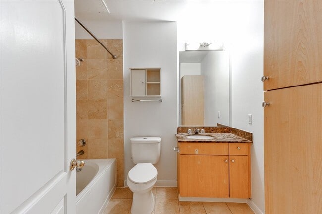 Building Photo - Stylish Studio Apartment In Concierge Building at The Renaissance at Turtle Creek ($500 Off First...