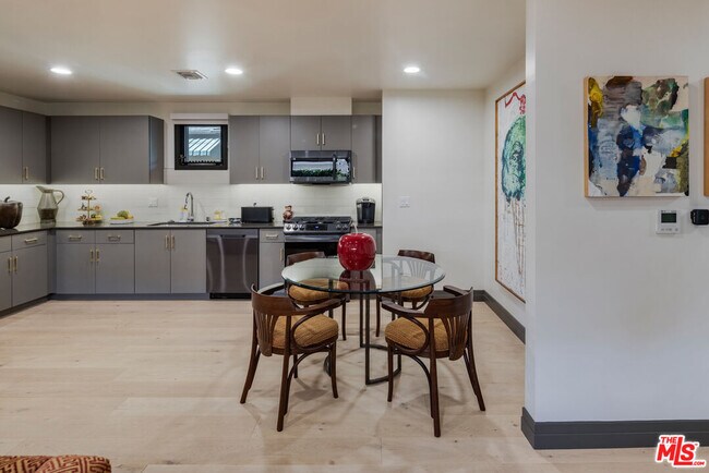 Building Photo - 118 Orlando Ave