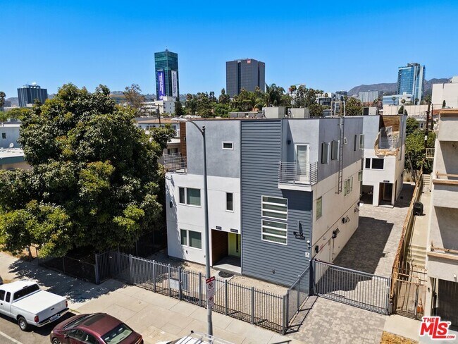 Building Photo - 6119 Fountain Ave