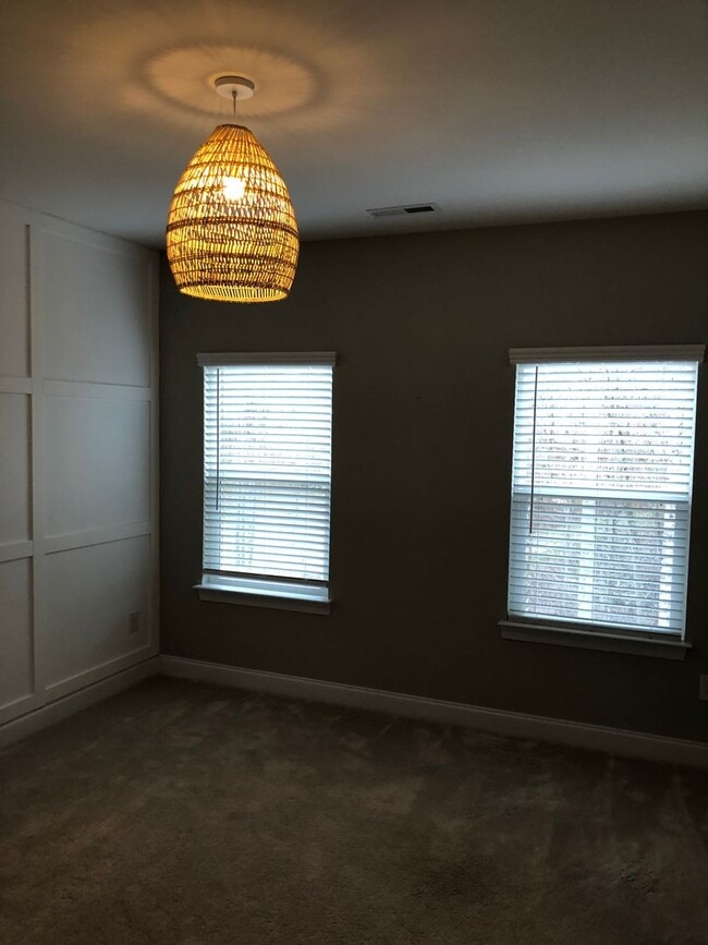 Building Photo - Beautiful like new home with full finished basement