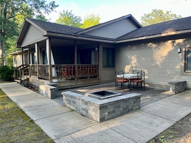 Primary Photo - Fabulous Hotel-Like Home on Webster Street...