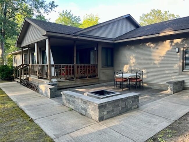 Primary Photo - The Webster Street Retreat: A Fabulous Hot...