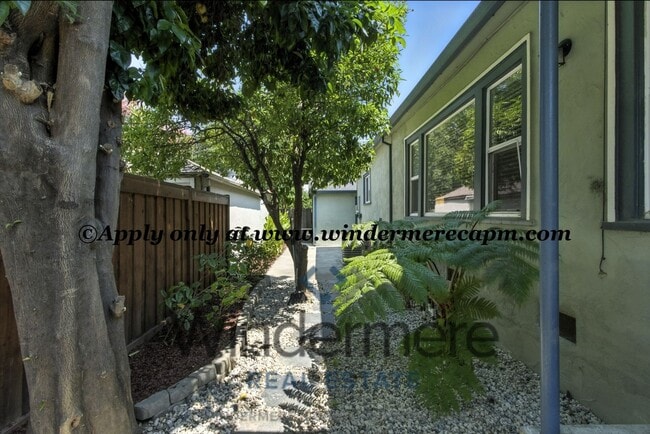 Building Photo - Timeless Modern Luxury 3 bedroom in one of...