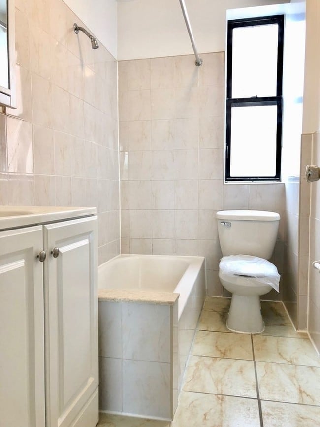 Building Photo - 114 Albemarle Rd