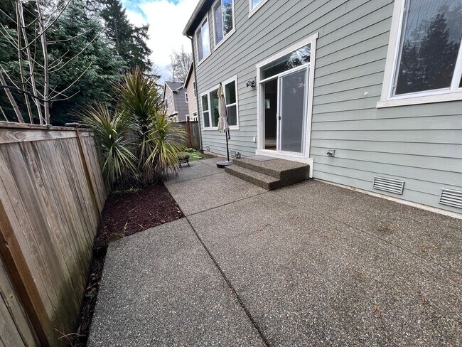 Building Photo - Spacious 5-Bed, 2.5-Bath Single-Family Home in Redmond