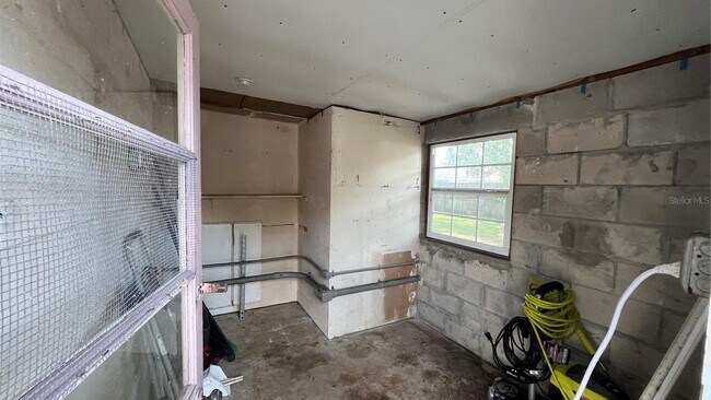 Building Photo - 9632 Groveland St