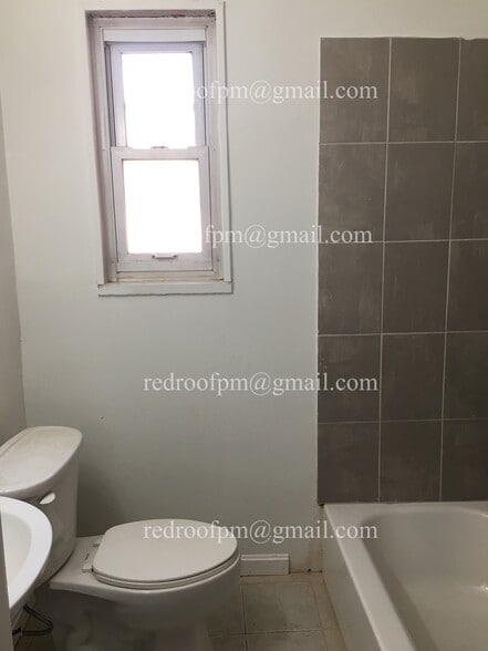 Building Photo - 1216 N Augusta Ave