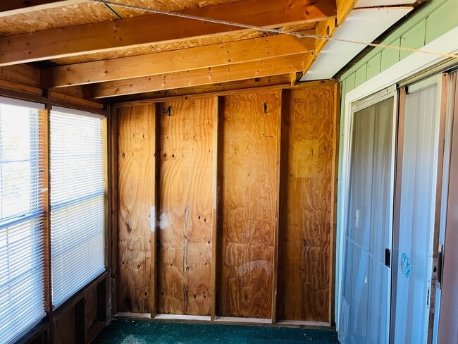 Building Photo - Duplex off North Monroe Street