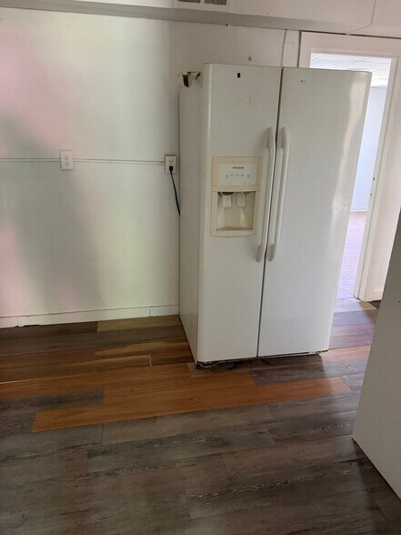 Building Photo - 864 N 79th St