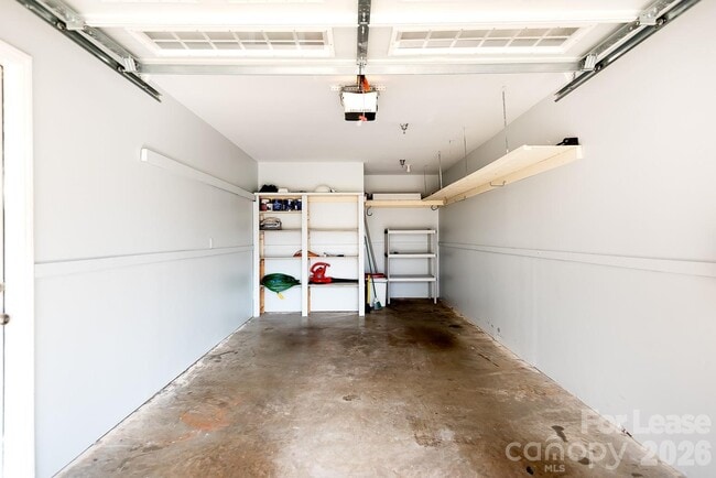 Building Photo - 206 S Cedar St