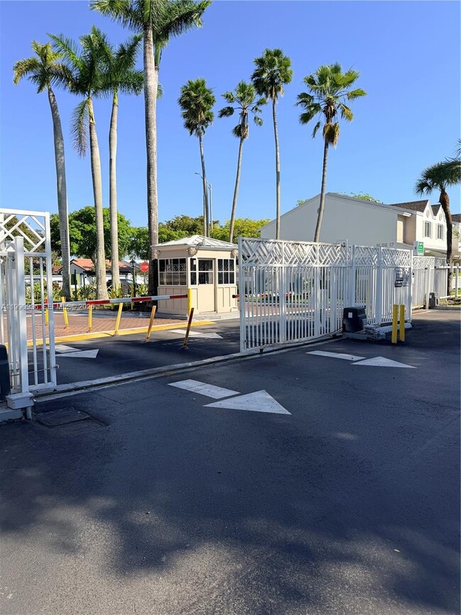 Building Photo - 17500 NW 67th Ct