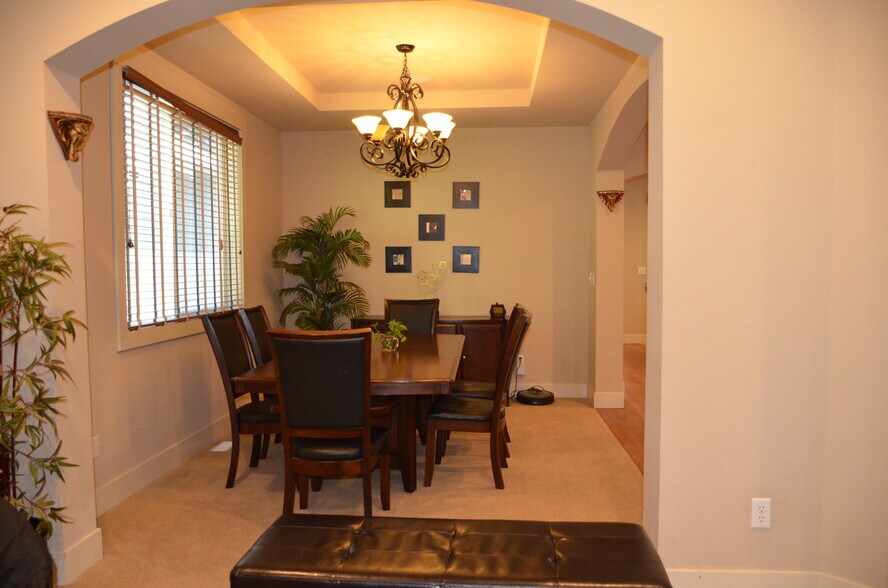 Formal Dining - 11031 Muirwood Way NE