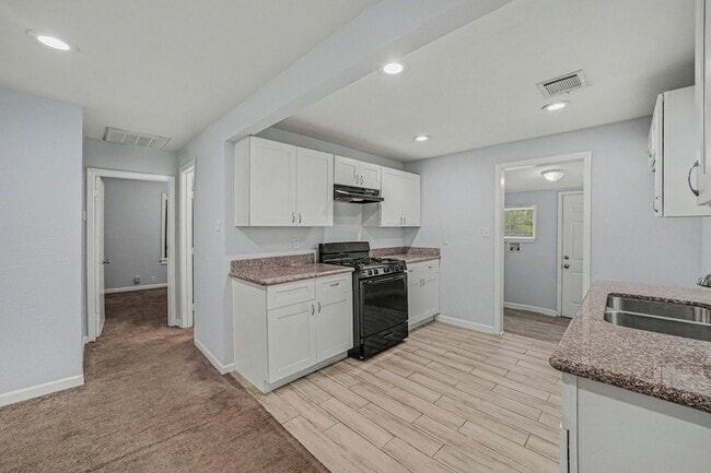 Building Photo - 3107 Altoona St