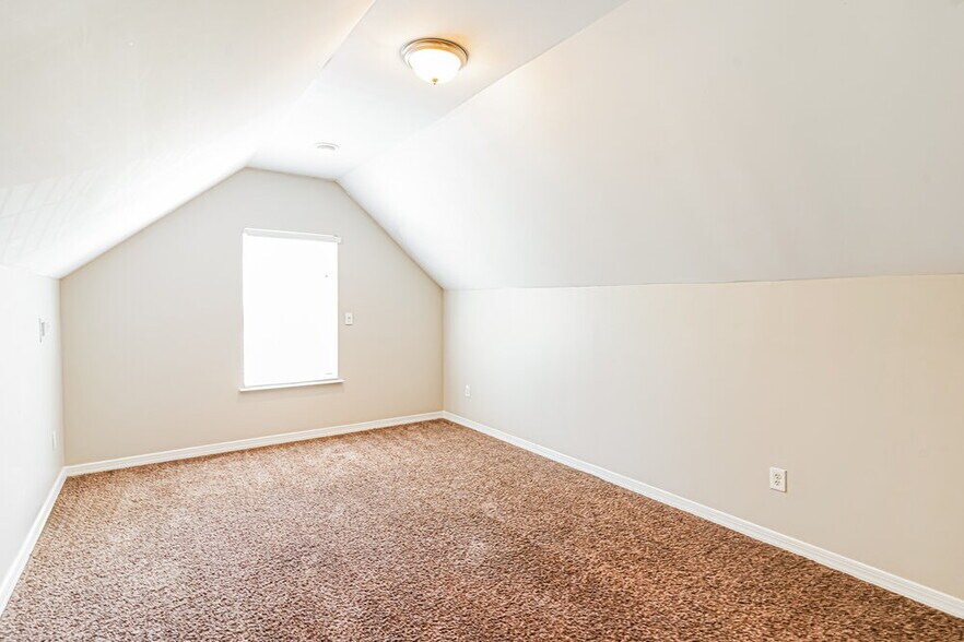 Building Photo - 318 Gatewood Dr
