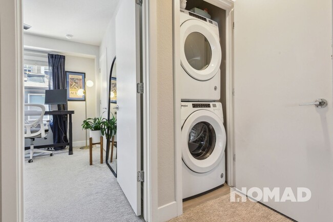 Building Photo - Modern 2 Bed + Office, 2.5 Bath Townhome |...